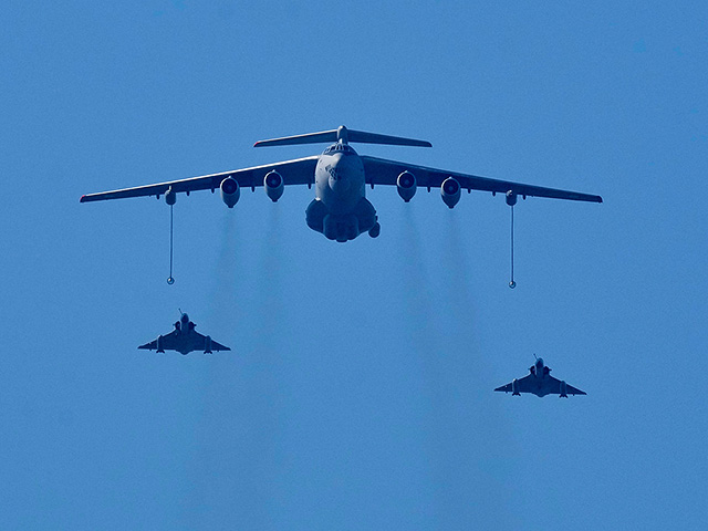 Авиашоу в честь "дня рождения" ВВС Индии. Фоторепортаж