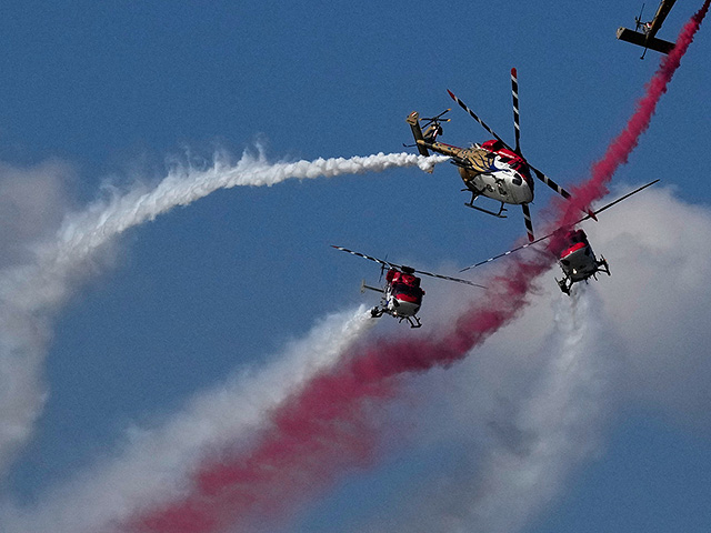 Авиашоу в честь "дня рождения" ВВС Индии. Фоторепортаж