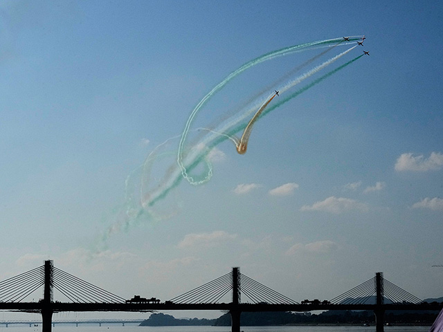 Авиашоу в честь "дня рождения" ВВС Индии. Фоторепортаж