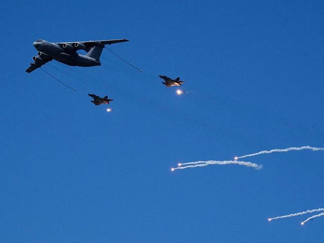 Авиашоу в честь "дня рождения" ВВС Индии. Фоторепортаж