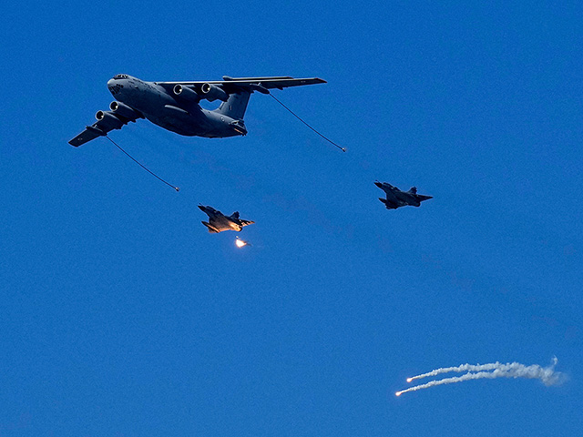 Авиашоу в честь "дня рождения" ВВС Индии. Фоторепортаж