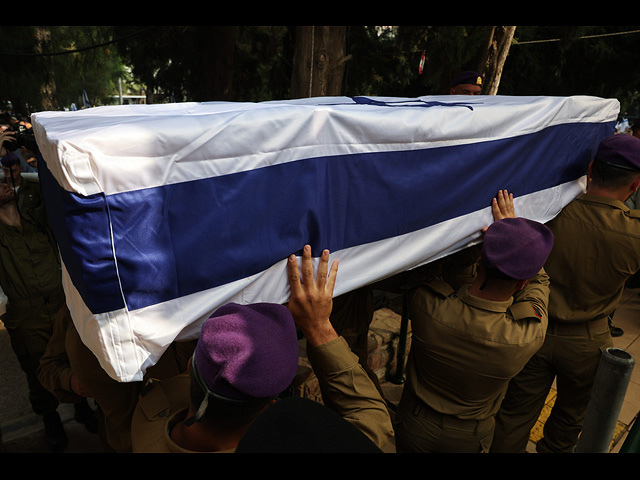 Тысячи израильтян проводили в последний путь Адара Голдина. Фоторепортаж