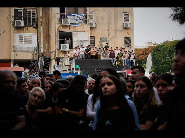 Тысячи израильтян проводили в последний путь Адара Голдина. Фоторепортаж