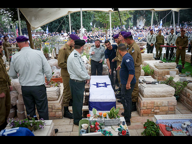 Тысячи израильтян проводили в последний путь Адара Голдина. Фоторепортаж