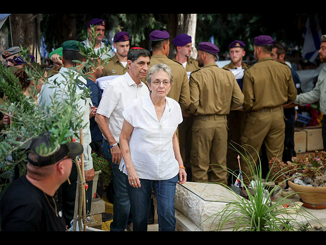 Тысячи израильтян проводили в последний путь Адара Голдина. Фоторепортаж