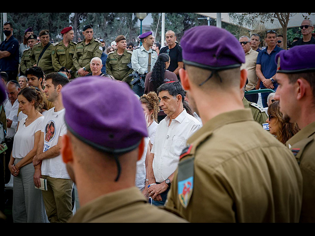 Тысячи израильтян проводили в последний путь Адара Голдина. Фоторепортаж
