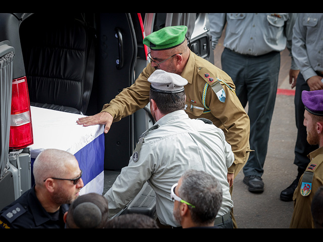 Тысячи израильтян проводили в последний путь Адара Голдина. Фоторепортаж
