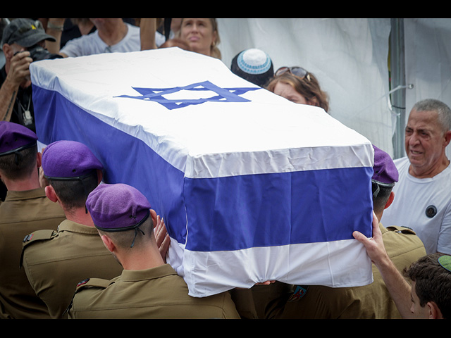 Тысячи израильтян проводили в последний путь Адара Голдина. Фоторепортаж