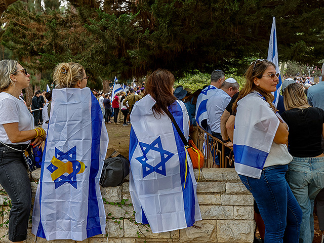 Тысячи израильтян проводили в последний путь Адара Голдина. Фоторепортаж