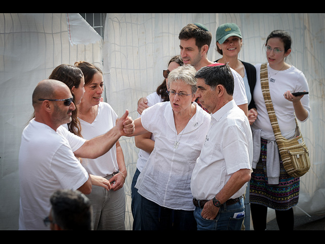 Тысячи израильтян проводили в последний путь Адара Голдина. Фоторепортаж