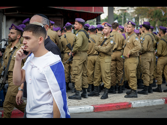 Тысячи израильтян проводили в последний путь Адара Голдина. Фоторепортаж