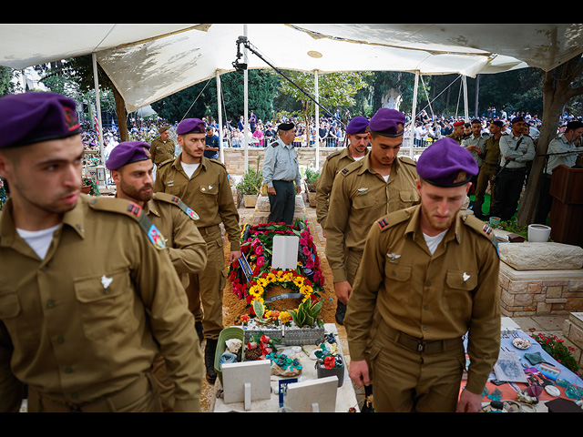 Тысячи израильтян проводили в последний путь Адара Голдина. Фоторепортаж