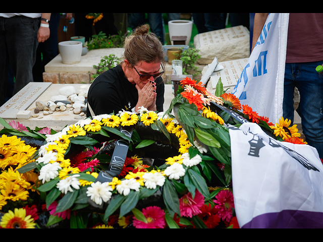 Тысячи израильтян проводили в последний путь Адара Голдина. Фоторепортаж