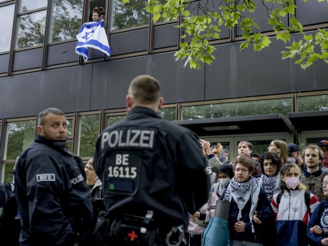 Группа еврейских студентов забаррикадировались в Берлинском техническом университете