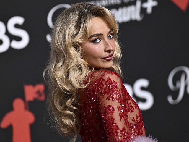 Поп-звезда Сабрина Карпентер сыграет в "Алисе в Стране чудес"