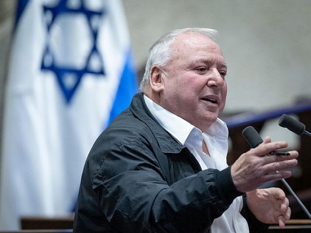 Министр Давид Амсалем: "Не каждая женщина, с которой я езжу в отпуск, моя сожительница"