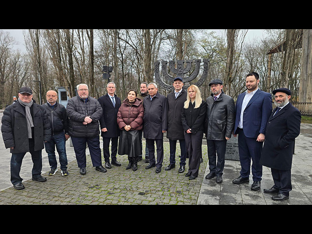 Зажжение свечей памяти