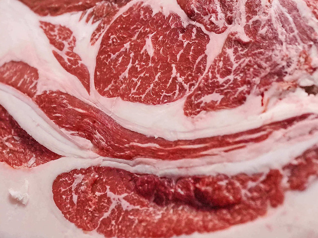 Израильские ученые получили "бессмертные" коровьи клетки для производства искусственной говядины