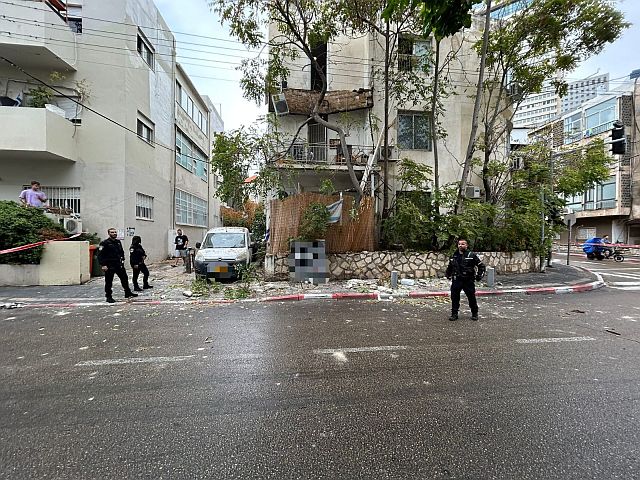 В Тель-Авиве обрушился балкон, травмирован мужчина
