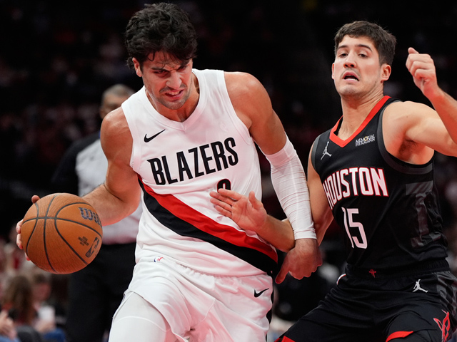 "Дабл-дабл" Дени Авдии. "Хьюстон" разгромил "Портленд"