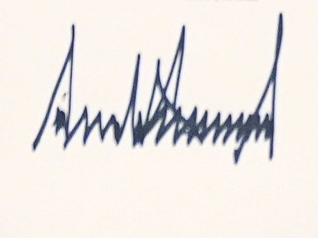 Скандал вокруг минюста США: подписи Трампа на помилованиях оказались полностью идентичными