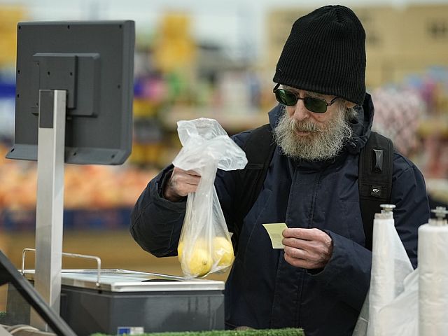AP: российская военная экономика "выдыхается", Кремль лезет в карман гражданам
