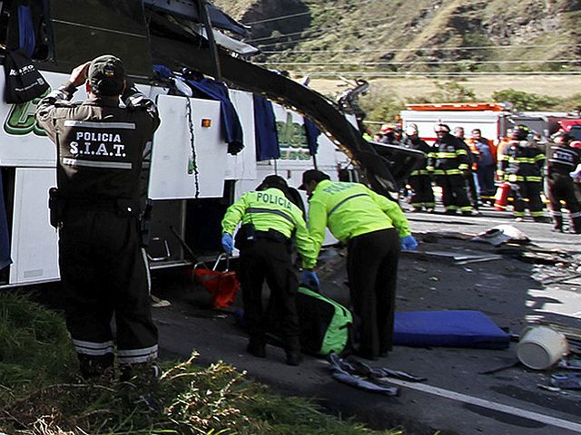 Авария автобуса в Эквадоре, множество погибших (иллюстрация)
