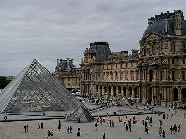 В Лувре по соображениям безопасности закрыта экспозиция древнегреческой керамики
