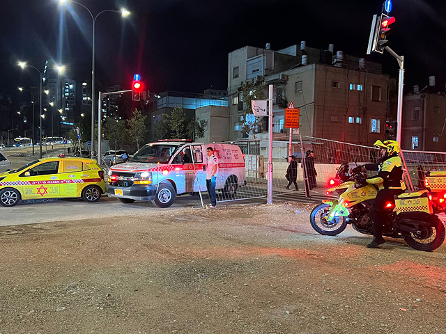 В Иерусалиме мужчина на электровелосипеде сбил пешехода, состояние пострадавшего тяжелое