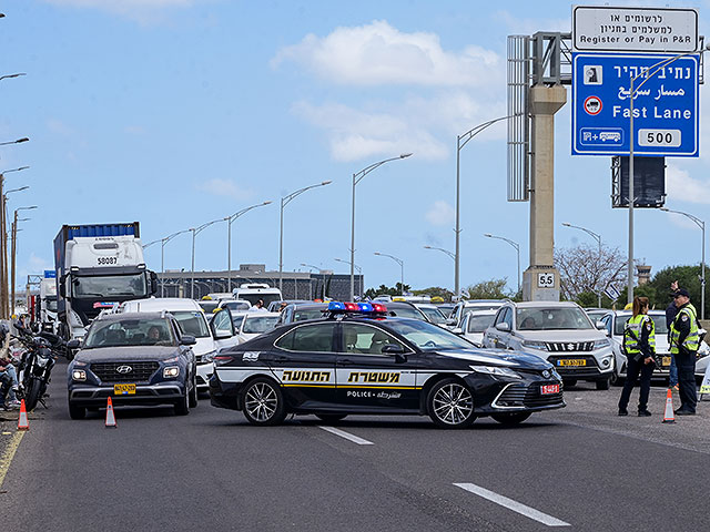 Трасса 1 в районе аэропорта Бен-Гурион блокирована из-за загоревшегося грузовика
