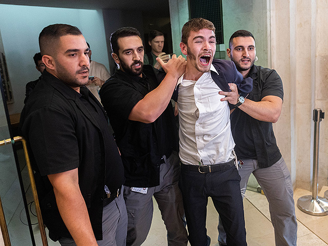 "Пережили Гитлера, переживем и вас". Ультраортодоксы устроили скандал в зале суда