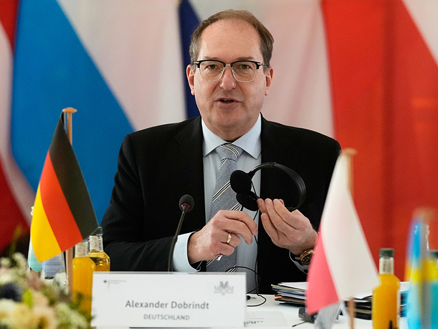 Глава МВД Германии поддержал решение о лишении гражданства сторонников ХАМАСа