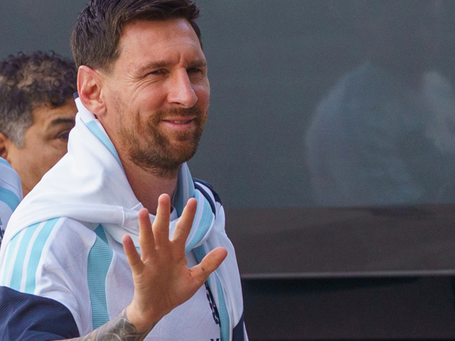 Лионель Месси получил приз лучшему игроку "Барселоны" XXI века