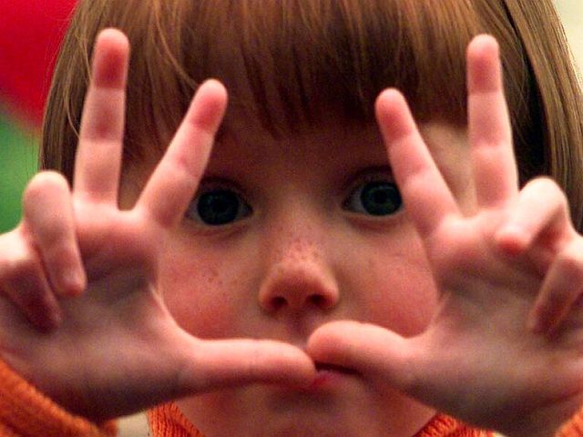 Для маленьких детей счет на пальцах – шаг к сложным математическим навыкам