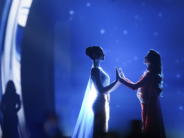 Мисс Таиланд Правинар Сингх и мисс Мексика Фатима Бош Фернандес