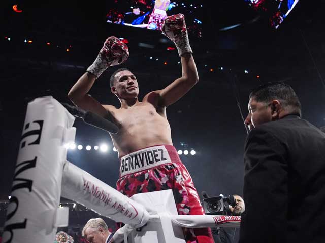 Бокс. Дэвид Бенавидес защитил титул чемпиона мира нокаутом