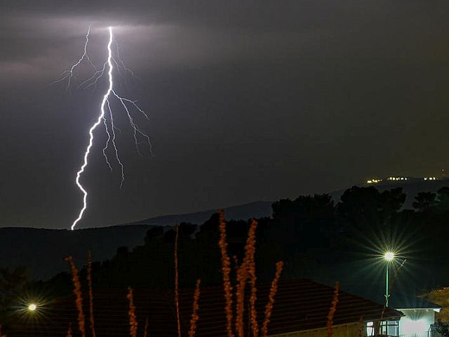 Израиль ожидает очередной "осенний шторм": дожди с грозами и градом, затопления