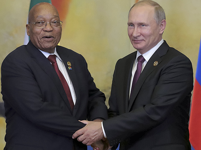 Бывший президент ЮАР Джейкоб Зум с Владимиром Путиным, 2017 год