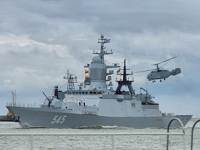 Британский патрульный корабль перехватил в Ла-Манше российский корвет