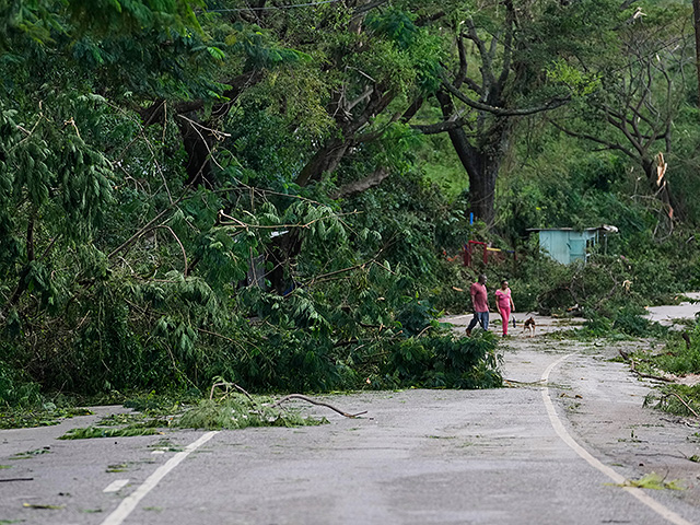 Ураган "Мелисса" прошлась по Ямайке и двинулась на Кубу. Фоторепортаж