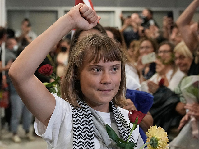 Грету Тунберг прогнали из Венеции за покраску Большого канала