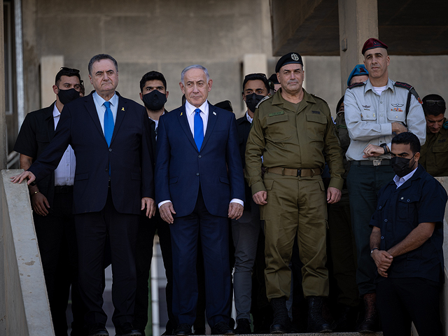 "Исраэль а-Йом": "Нетаниягу намерен убрать Каца из минобороны и назначить на его место Саара"