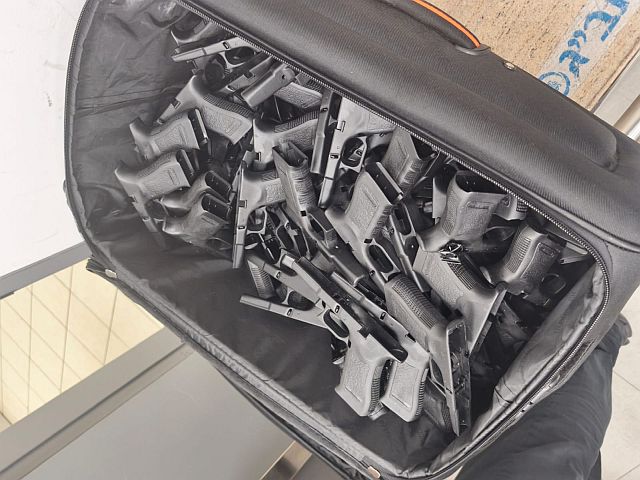 В "Бен-Гурионе" при досмотре обнаружены более 100 корпусов пистолетов
