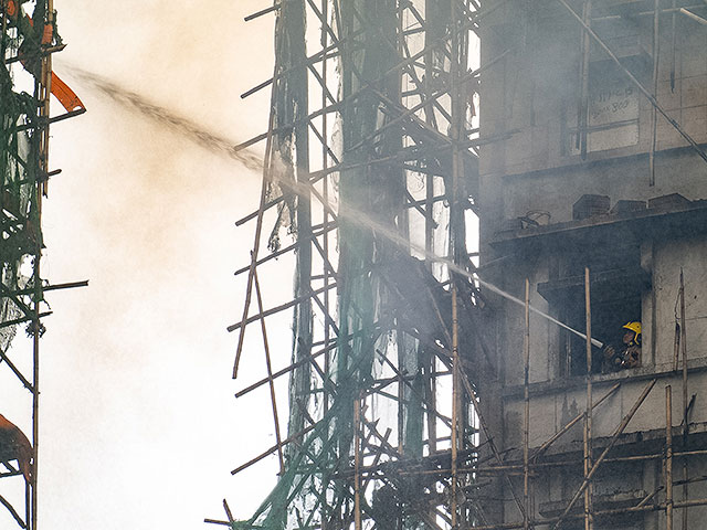 Пожар в высотном комплексе в Гонконге: множество жертв. Фоторепортаж