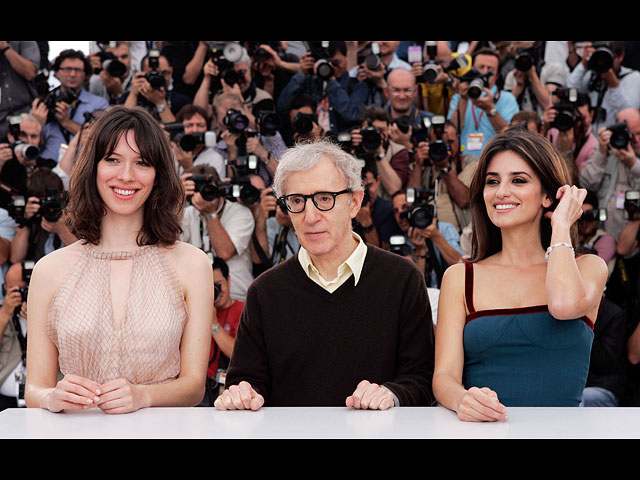 С Ребеккой Холл и Пенелопой Крус, 2008 год