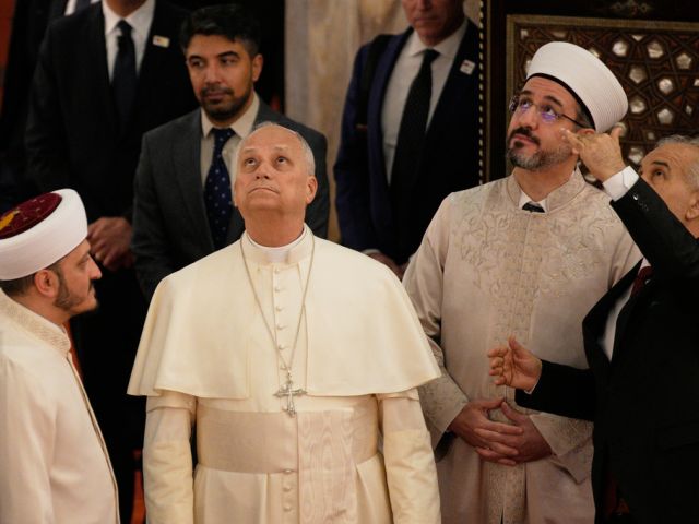 Папа Римский завершает визит в Турцию