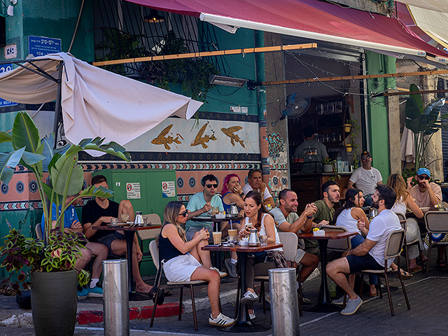 Почему мы даем чаевые, и почему они постоянно растут