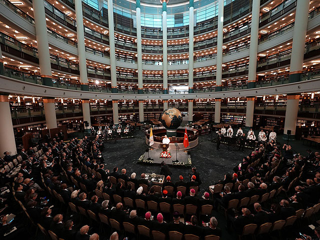 В Национальной библиотеке Президентского дворца в Анкаре