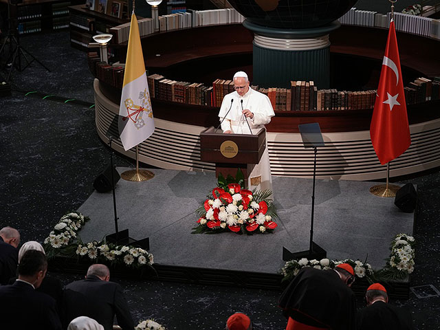 Понтифик наводит мосты. Фоторепортаж о визите Льва XIV в Турцию