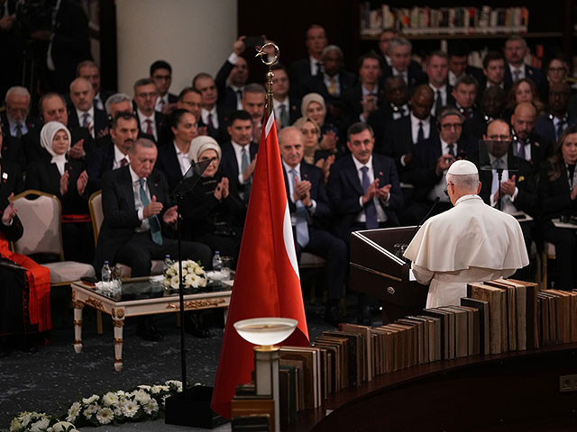 Понтифик наводит мосты. Фоторепортаж о визите Льва XIV в Турцию